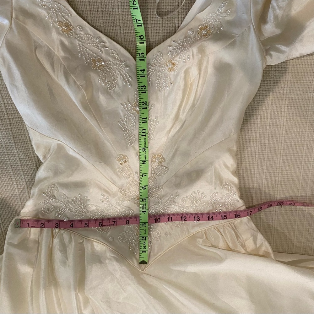 100% silk vintage Ivory Bridal Gown with straps with beaded bodice - Picture 14 of 16